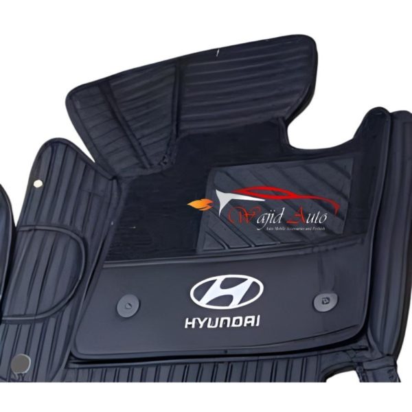 Black colour Hyundai 10d floor matt