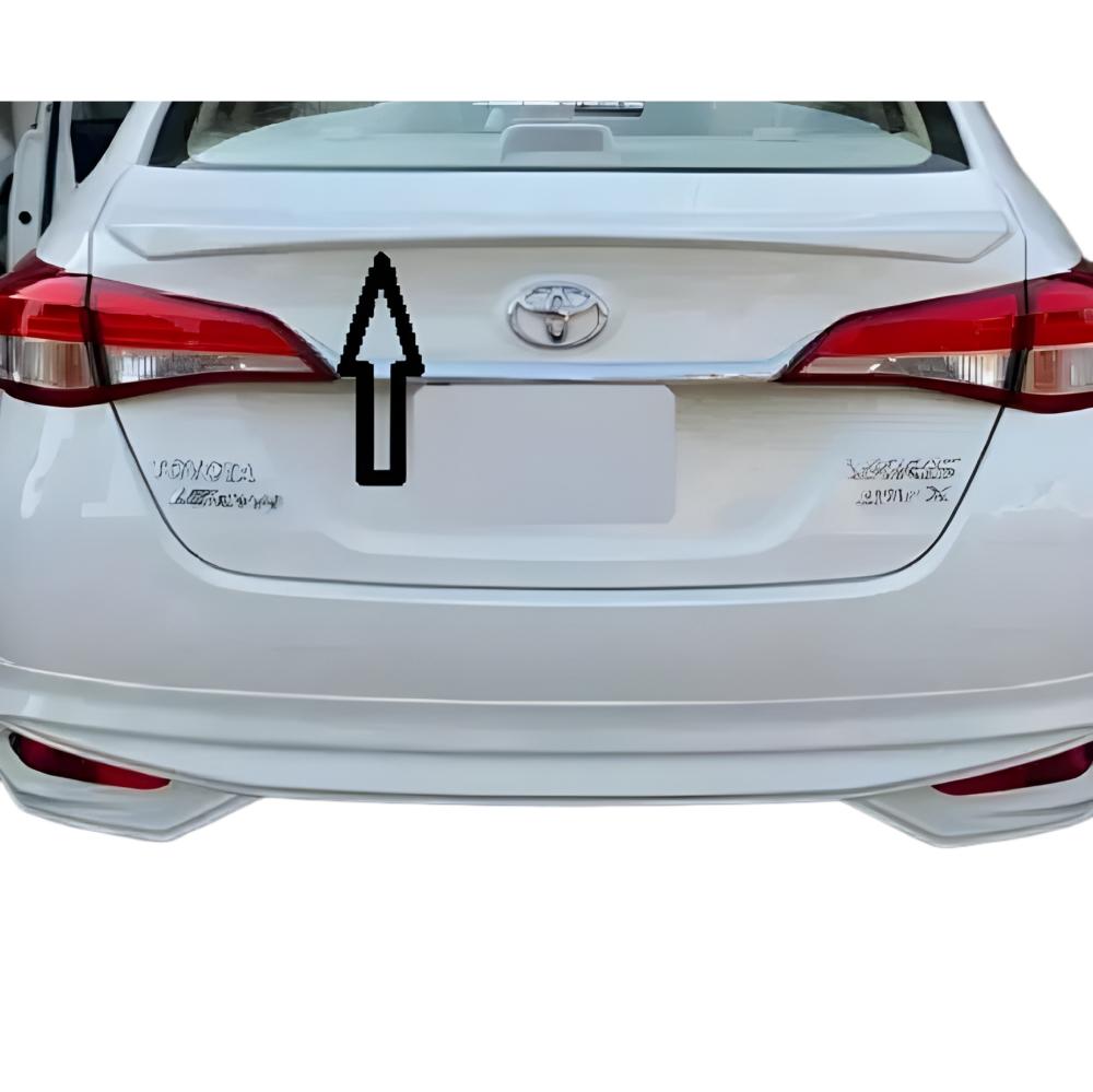 Toyota yaris lip spoiler in fiber in white colour.